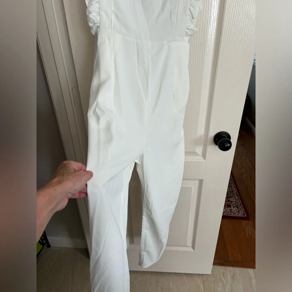 New without tags off-white jumpsuit. Size medium.‎
